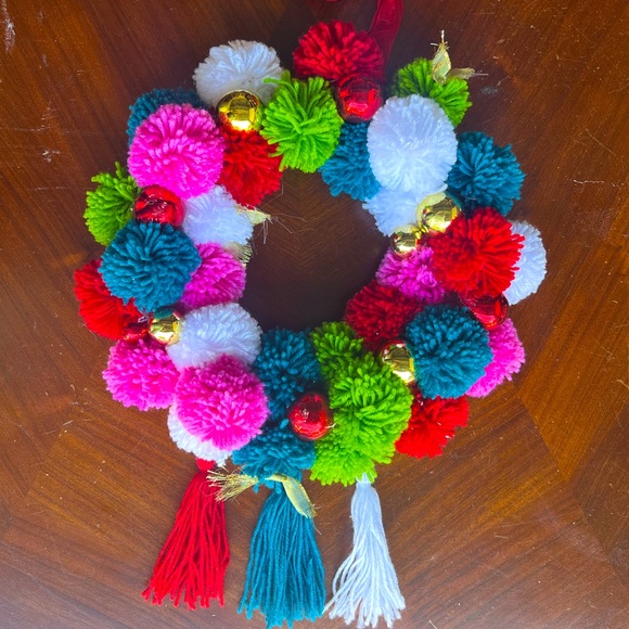 Pompon Christmas Wreath - Picture 1 of 8